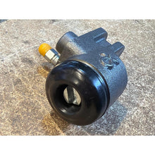 Carregar imagem no visualizador da Galeria, Brake Cylinder (Front, Single Side) – Bukhanka Classic (2.4L &amp; 2.9L), Hunter &amp; 469 – OEM 469-3501040 - Brake system - UAZ spare parts