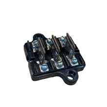 Kép betöltése a Galéria nézegetőbe, Fuse Box with 3 Wire Fuses – Bukhanka Classic (2.4L &amp; 2.9L), Hunter &amp; 469 (2.4L &amp; 2.9L) – OEM 3722100 - Electrical and instruments - UAZ spare parts