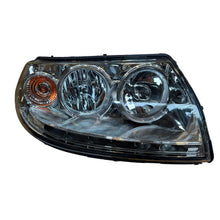 Kép betöltése a Galéria nézegetőbe, Right headlight 2005-2014 - Patriot - OEM 3163-3711010-10 - - UAZ spare parts