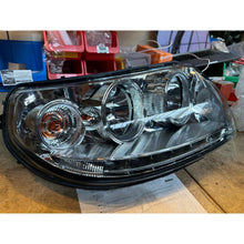 Kép betöltése a Galéria nézegetőbe, Right headlight 2005-2014 - Patriot - OEM 3163-3711010-10 - - UAZ spare parts