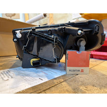 Kép betöltése a Galéria nézegetőbe, Right headlight 2005-2014 - Patriot - OEM 3163-3711010-10 - - UAZ spare parts