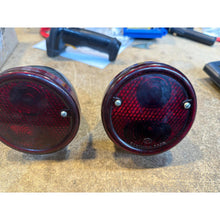 Last inn bildet i gallerivisningen, Taillight Set with Underlighting (2 pcs) – GAZ – OEM 451-34612377 - Used &amp; Refurbished - UAZ spare parts