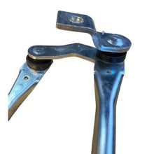 Kép betöltése a Galéria nézegetőbe, Trapezoidal Windshield Wiper – Bukhanka Modern (2.7L) – OEM 8.252.054 - Body and exterior - UAZ spare parts