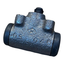 Afbeelding in Gallery-weergave laden, Wheel Brake Cylinder - GAZ Series - GAZ69 - OEM 965-3501046 - - UAZ spare parts