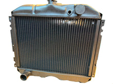 Laden Sie das Bild in den Galerie-Viewer, Classic radiator Volga 2410 – OEM 24-1301010 - - UAZ spare parts