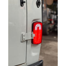 Last inn bildet i gallerivisningen, LED Taillight Set + Relay - Hunter &amp; 469 (2.7L), Bukhanka (2.4/2.7/2.9L) - - UAZ spare parts