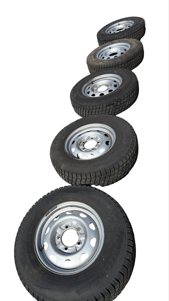 Wheel & Tire Set 16in Silver 225/75R16 (5x) – Hunter & 469; Bukhanka – USED - - UAZ spare parts