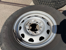 Kép betöltése a Galéria nézegetőbe, Wheel &amp; Tire Set 16in Silver 225/75R16 (5x) – Hunter &amp; 469; Bukhanka – USED - - UAZ spare parts
