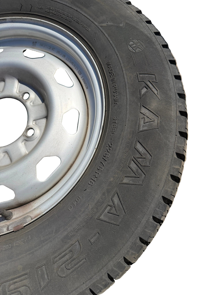 Wheel & Tire Set 16in Silver 225/75R16 (5x) – Hunter & 469; Bukhanka – USED - - UAZ spare parts