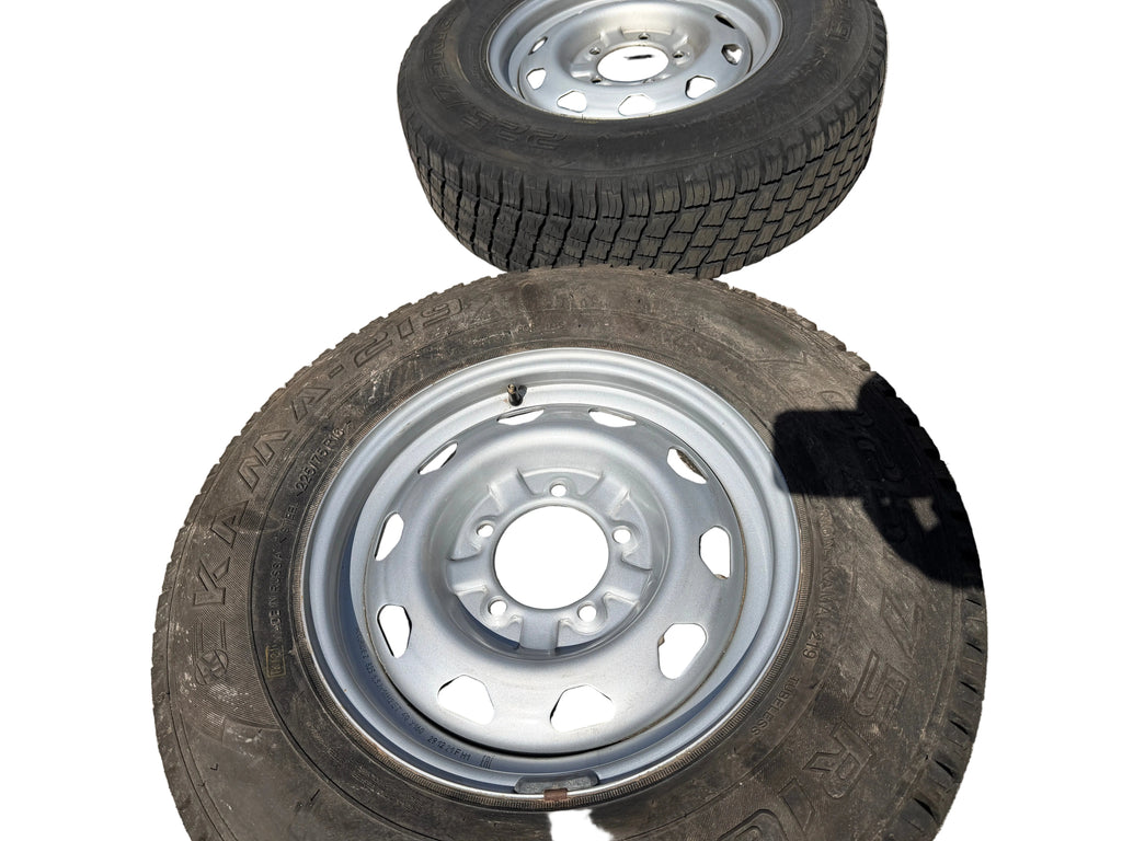 Wheel & Tire Set 16in Silver 225/75R16 (5x) – Hunter & 469; Bukhanka – USED - - UAZ spare parts