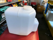 Ielādēt attēlu galerijas skatītājā, Windshield Washer Reservoir with Pump – Bukhanka Modern (2.7L) – OEM 220695-5208045-WP - Electrical and instruments - UAZ spare parts